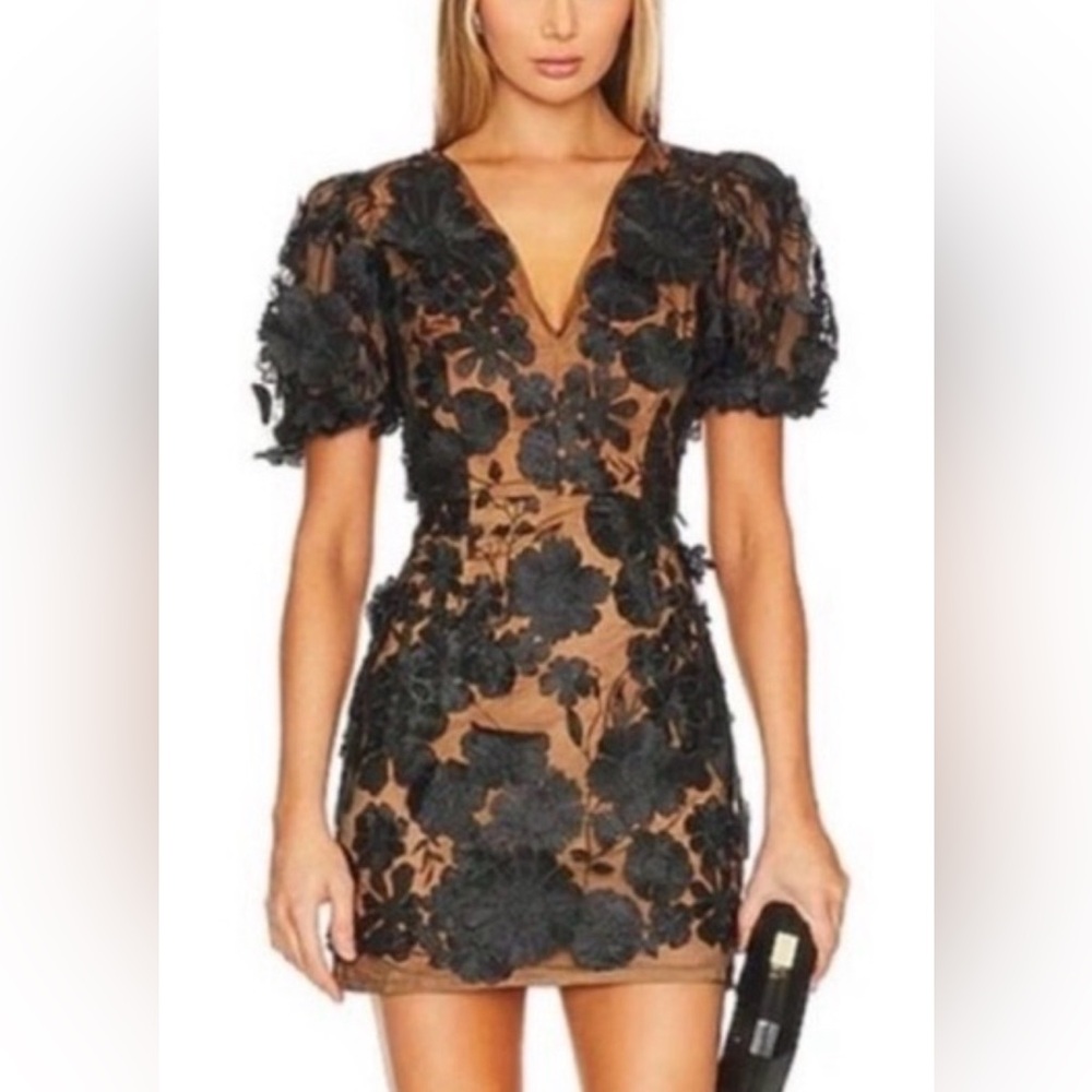 elliatt rosalind black floral applique 3d puff sleeve mini dress size XS NEW
